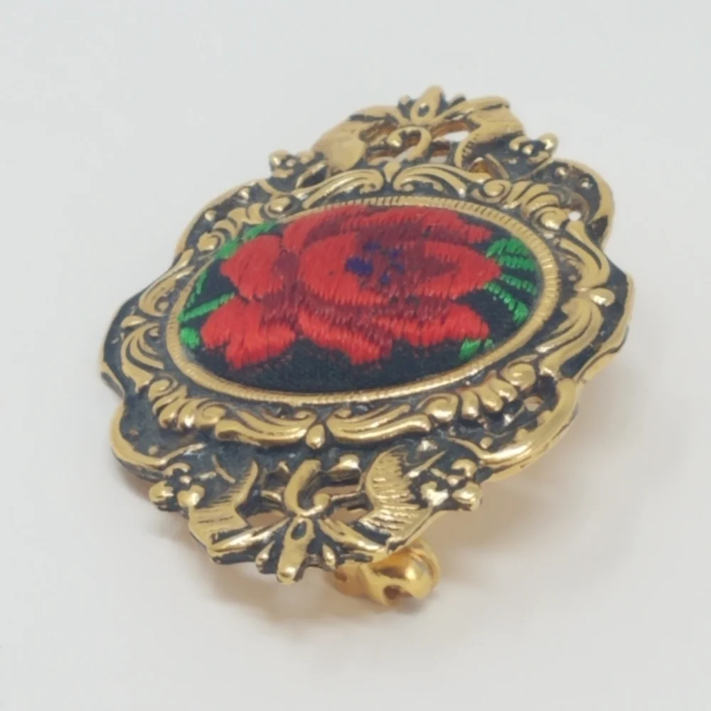 Byblos vtg brooch